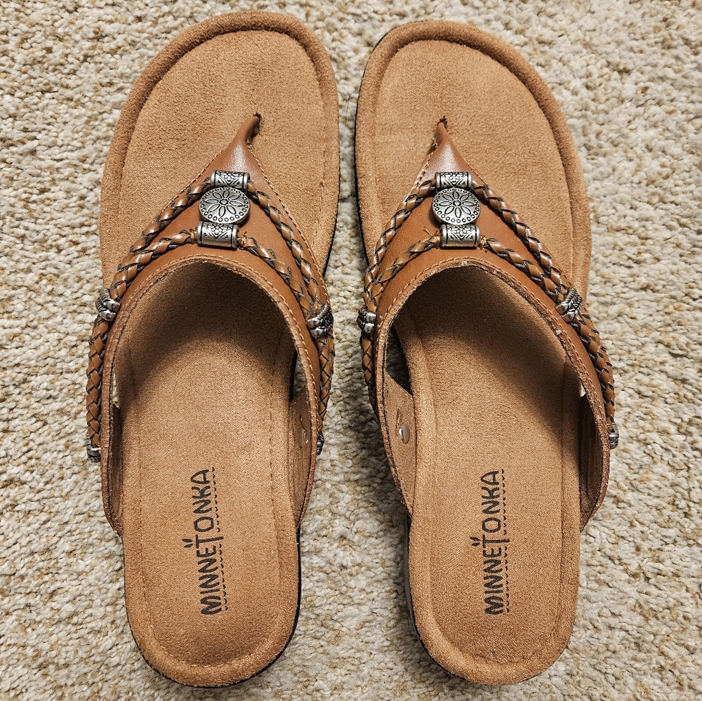 Minnetonka thong sandal size 9 NIB